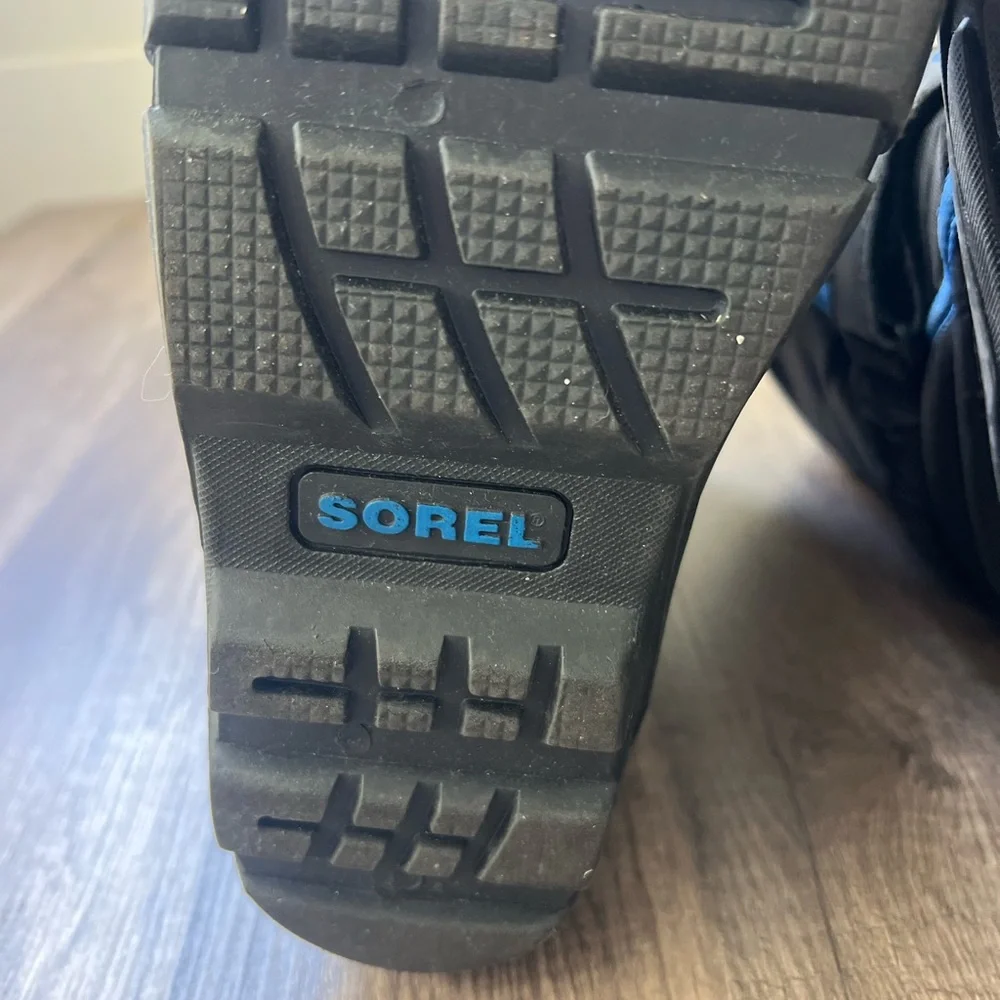 Sorel Boys Size 2 Black Blue Snow Boots EUC